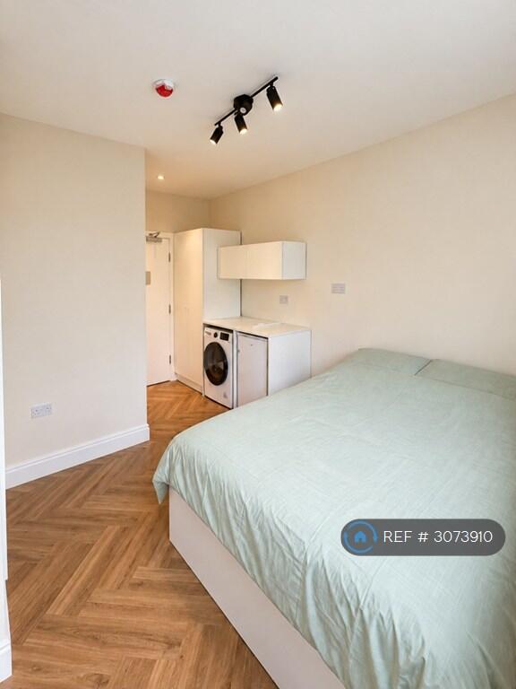 Apartment in London - View 3