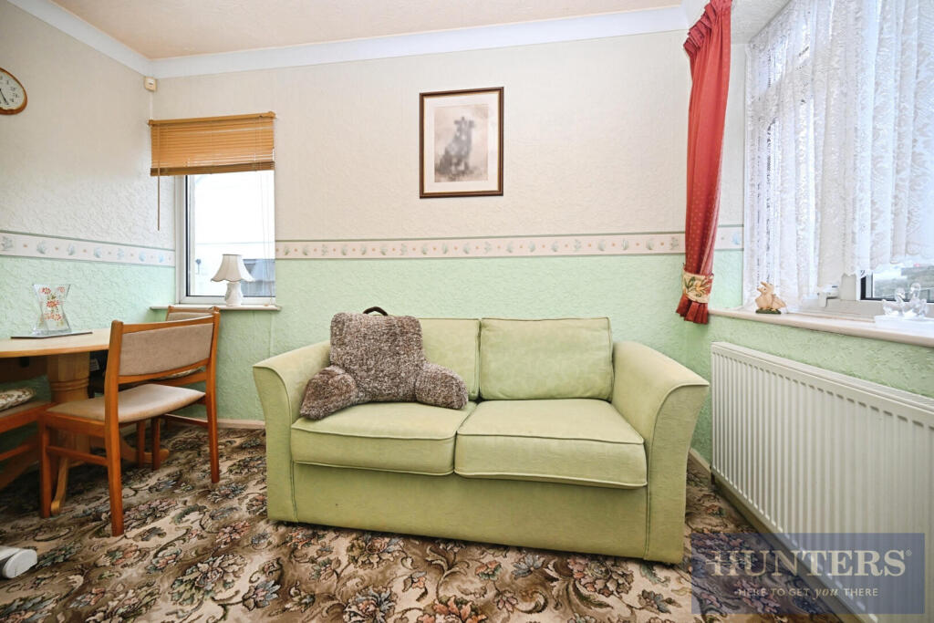 Banksfield Avenue, Yeadon, Leeds photo 4