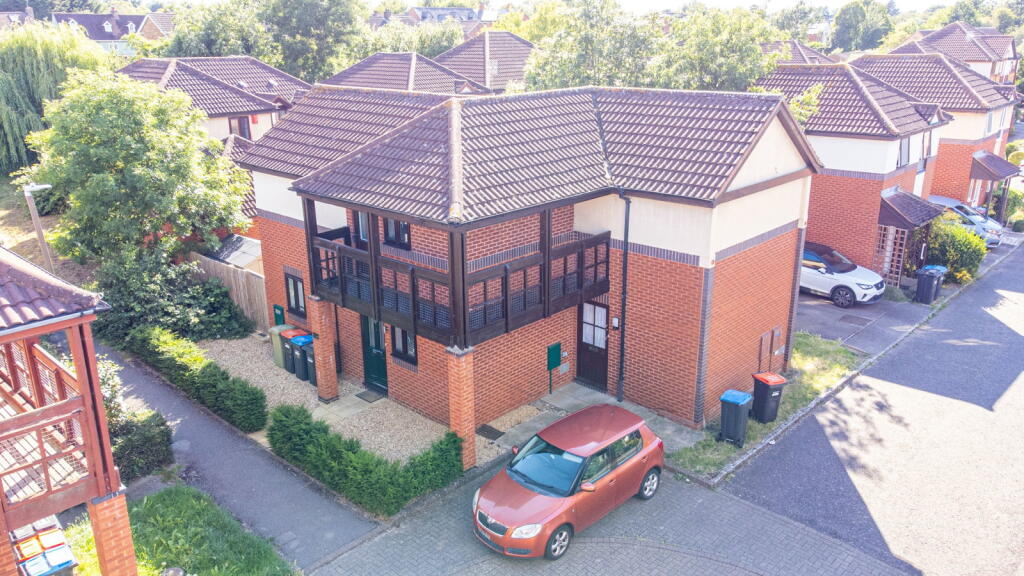Main image of property: Wallmead Gardens, Loughton, Milton Keynes, MK5 8ER