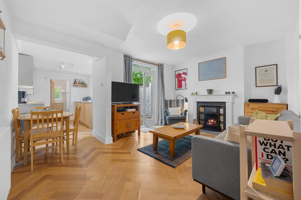 Main image of property: Queen Margarets Grove, London, N1