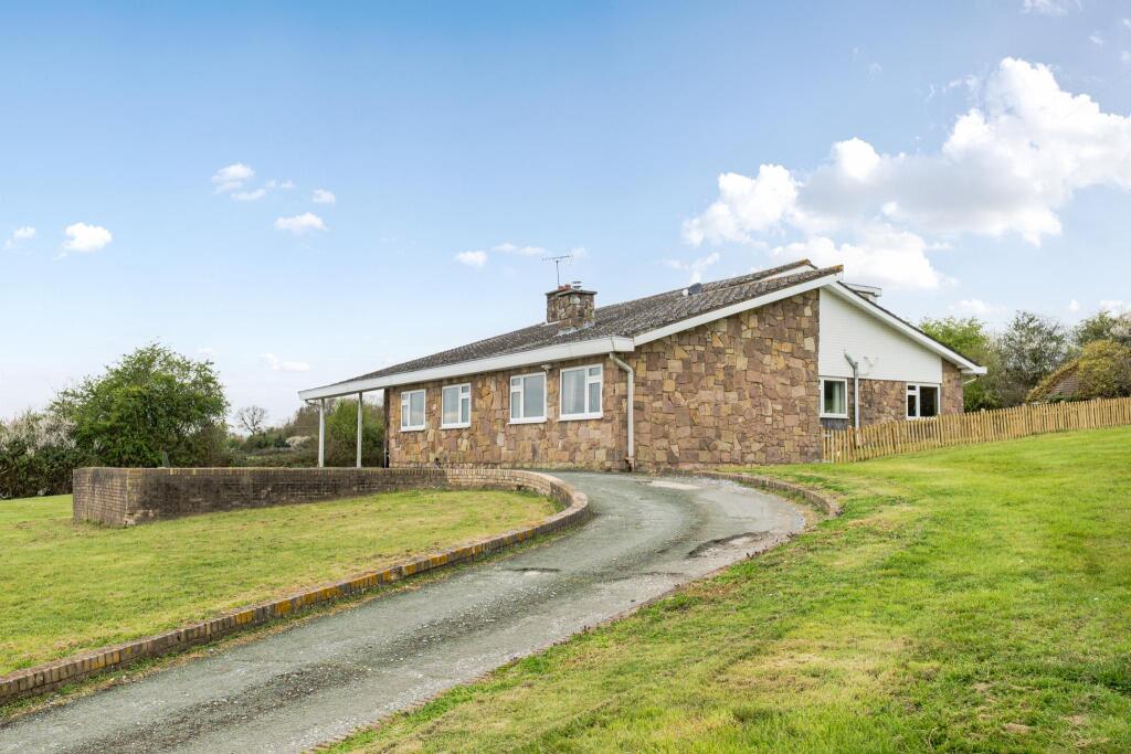 Sutton Hall Farmhouse, Langdon Hills, Basildon - View 5
