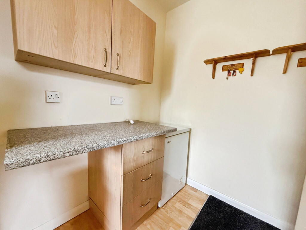 House in Doncaster, Armthorpe - More