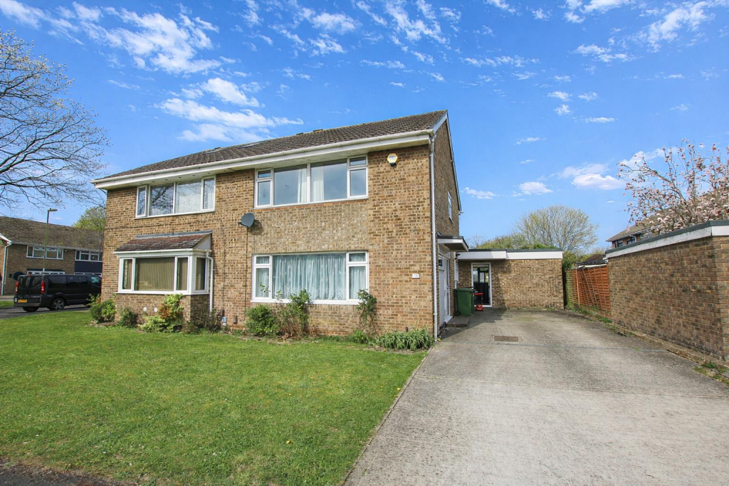 4-bed semi-detached on Royston Avenue, Eastleigh, £400,000