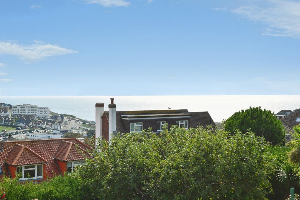 House in Brighton, Saltdean - More