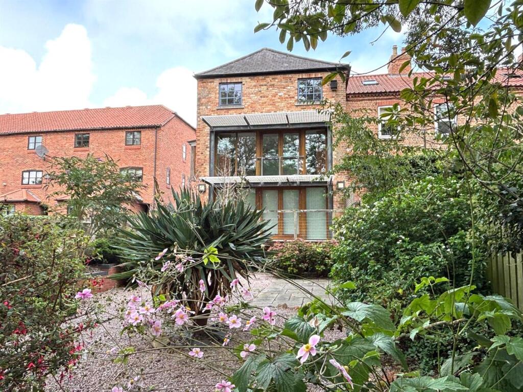 Main image of property: Coopers Yard, Newark
