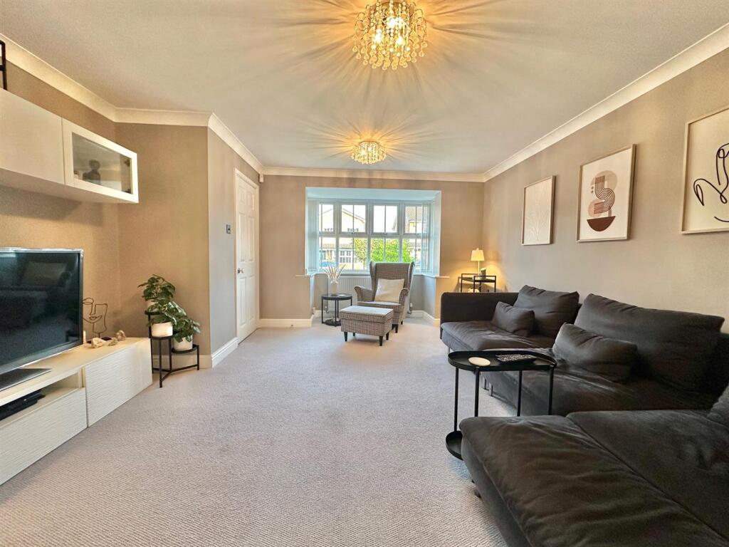 Chilworth Close, Wistaston, Cheshire photo 4