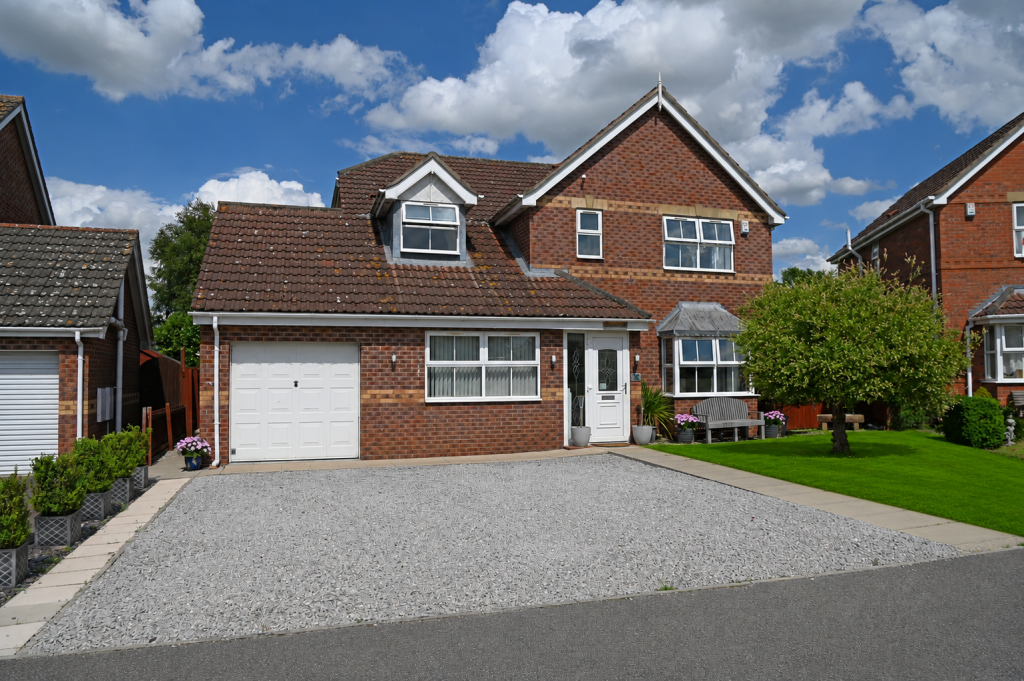 5-bed detached on St. Aiden Close, Market Weighton, York, YO43 3HE, £450,000