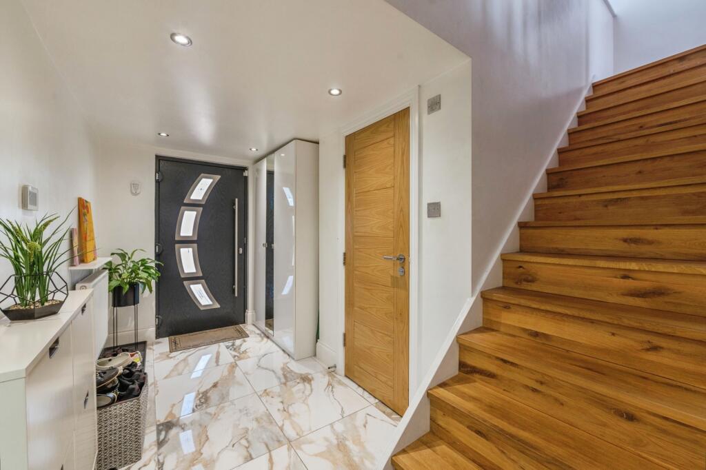 House in Thurrock, Essex - View 5