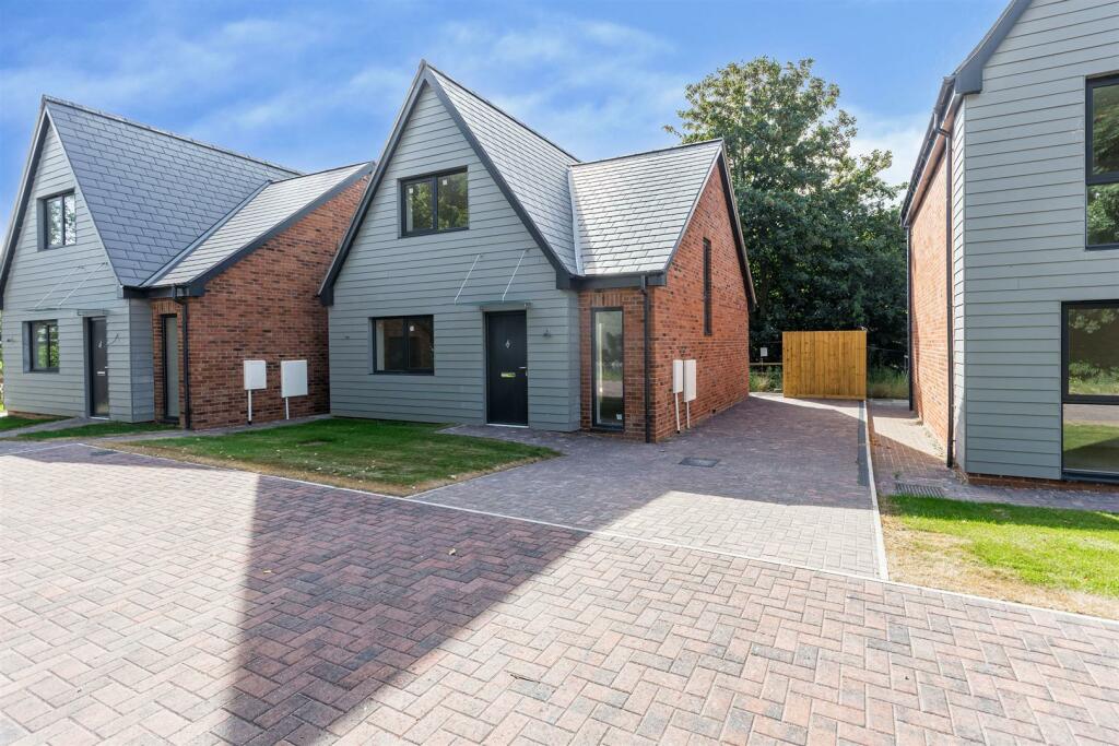 3-bed detached on Old House Garden, High Street, Edwinsotwe, £289,000