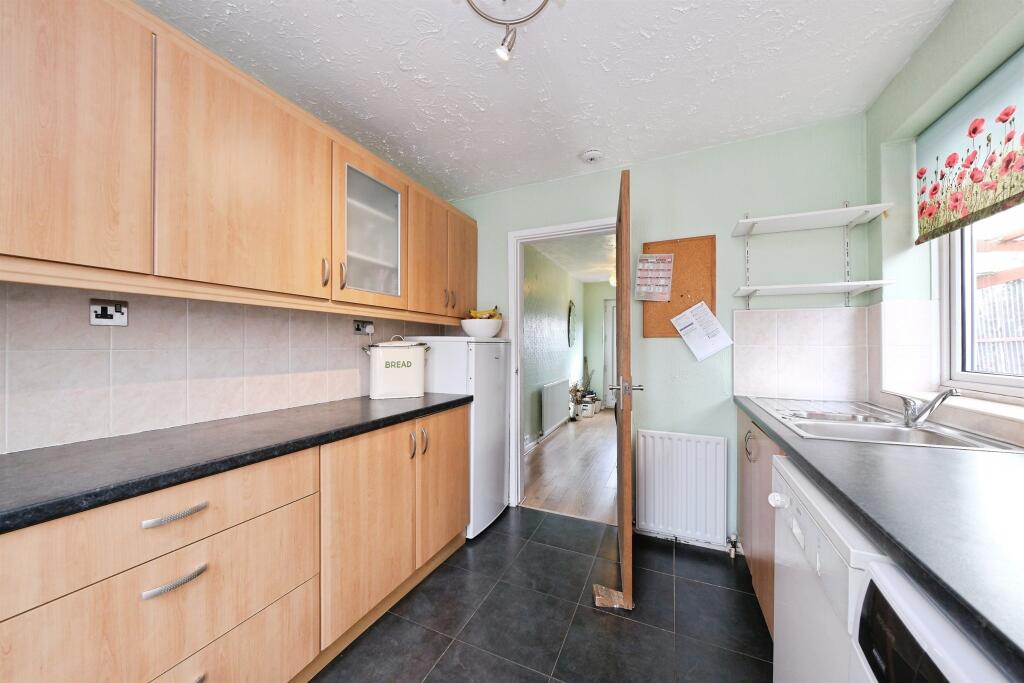 House in Rotherham, Cliff Hills, Maltby - View 5