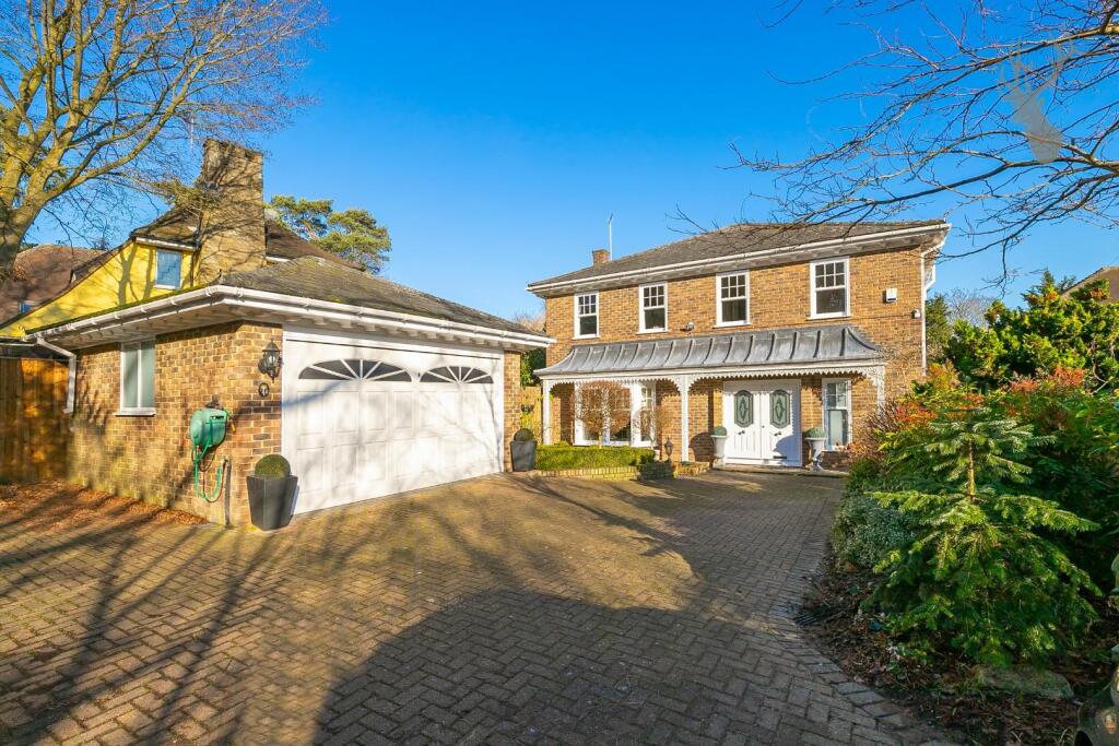 Main image of property: Piercing Hill, Theydon Bois, Epping