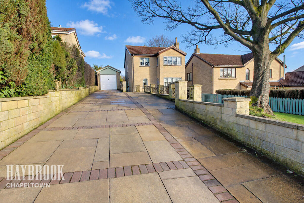 4-bed detached on Admirals Crest, Scholes, £475,000