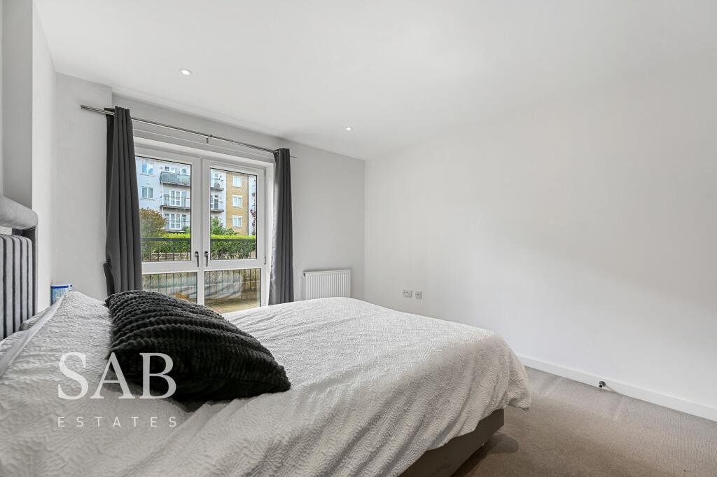 Apartment in Southall - More