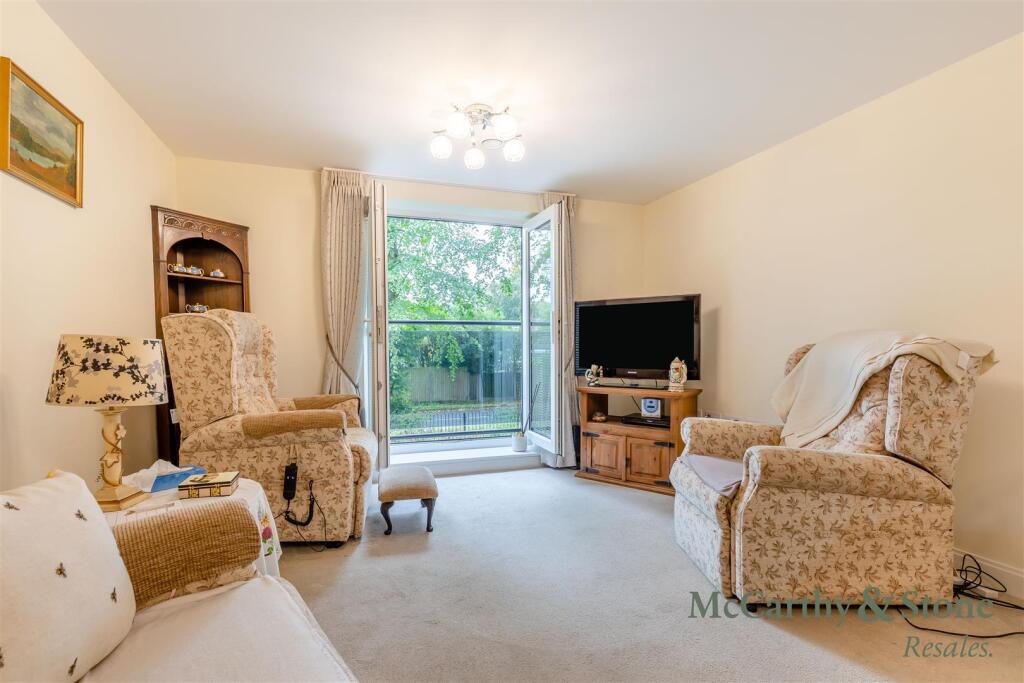 Apartment in Alsager, Hall Drive Park, Cheshire East - View 2