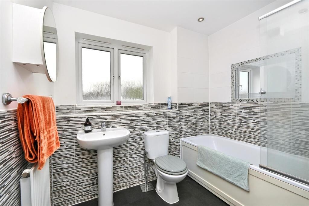 Kensington Way, Polegate photo 4