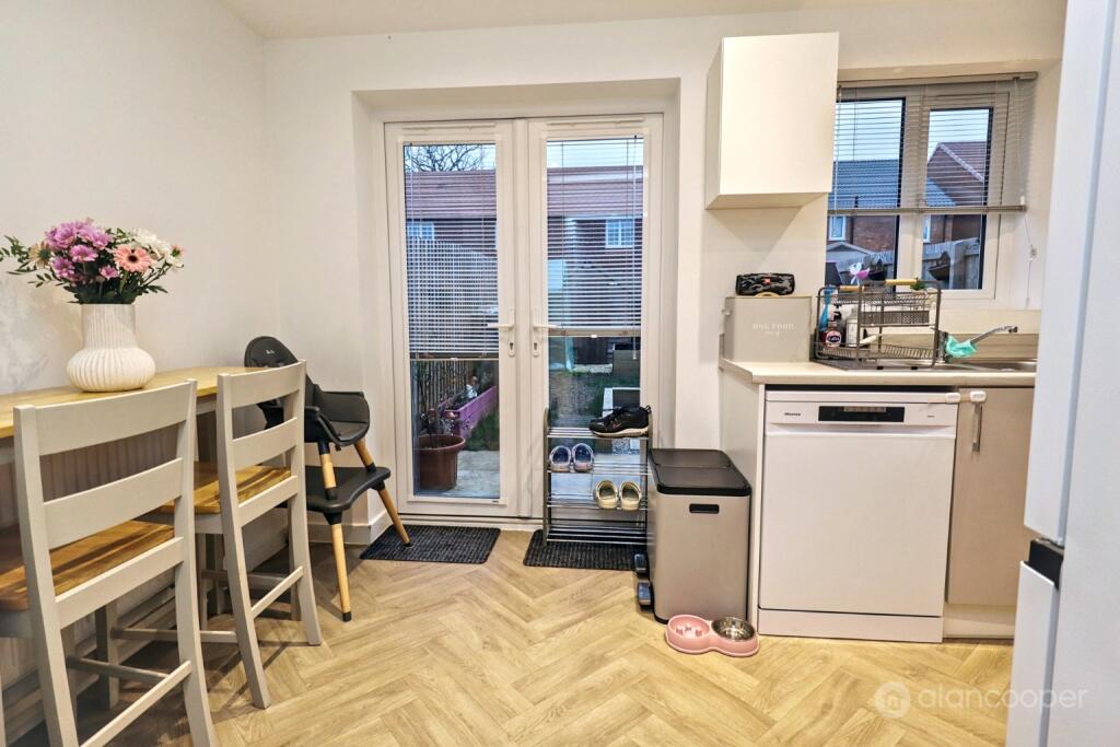 House in Nuneaton and Bedworth, St Nicolas Park - More