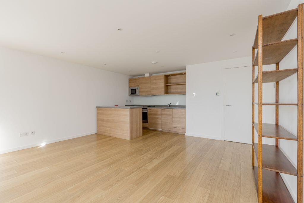 Apartment in Edinburgh, Corstorphine - View 5