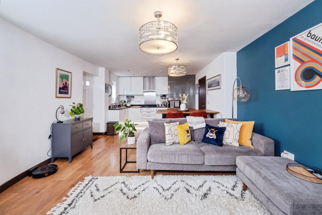 Apartment in Milton Keynes - View 4