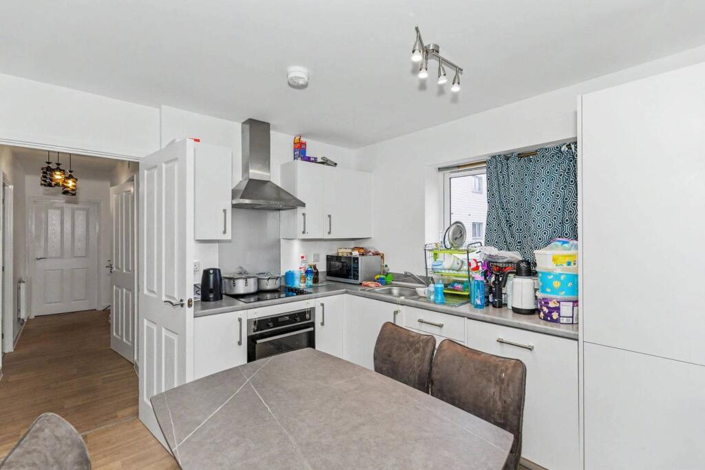 Apartment in Northampton - View 5