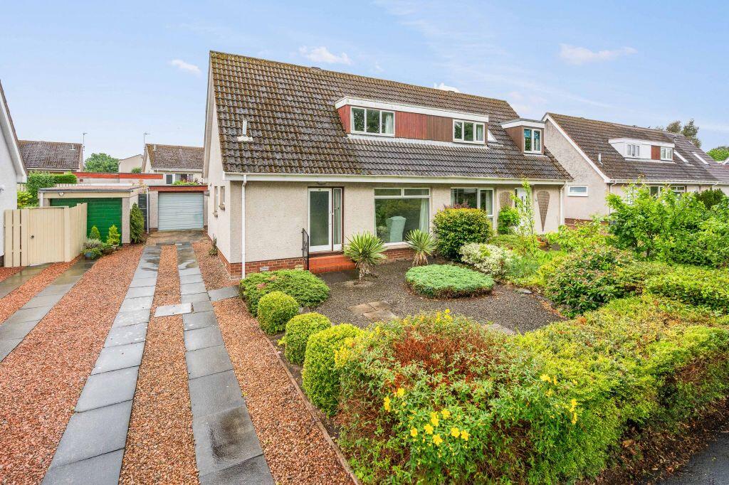 Main image of property: 29 King's Avenue, Longniddry, EH32 0QN