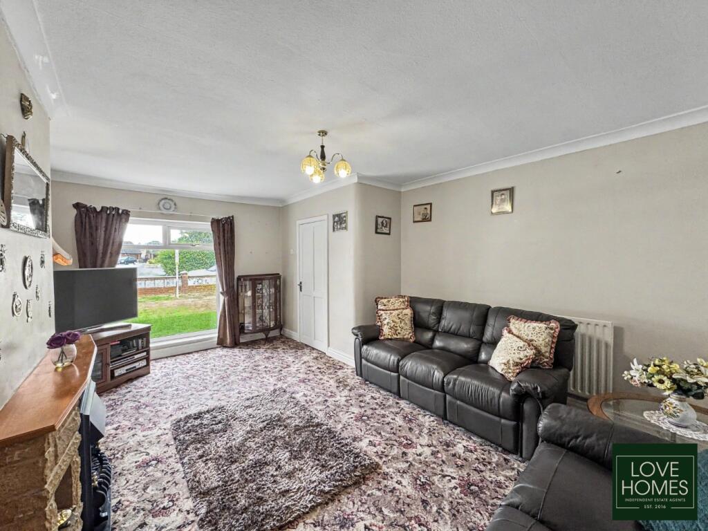 Parlick Road, Garstang | NO ONWARD CHAIN | 3 Bedrooms | Lots of Potential photo 3