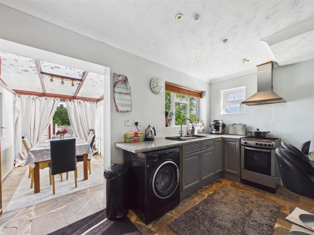House in North East Derbyshire, Dronfield - View 5
