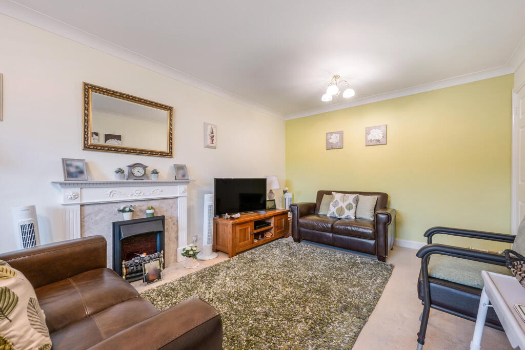 Apartment in Eastleigh, Botley - More