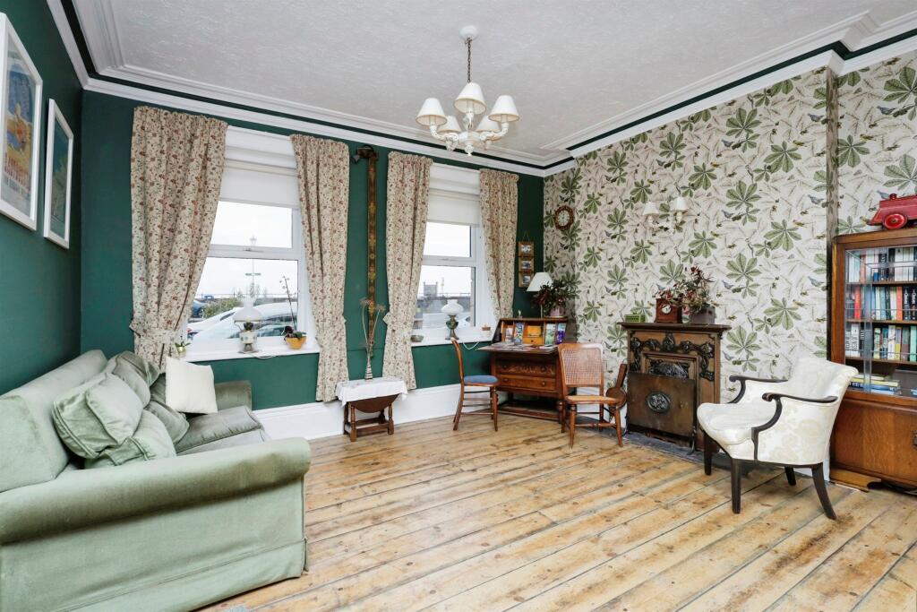 Marine Parade, Eastbourne photo 2