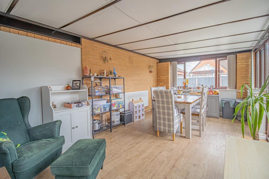 House in South Holland, Sutton Bridge - More