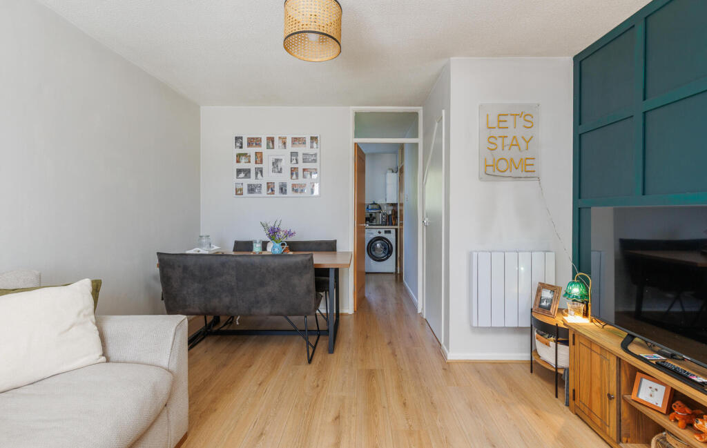 House in Portsmouth, Newport - More