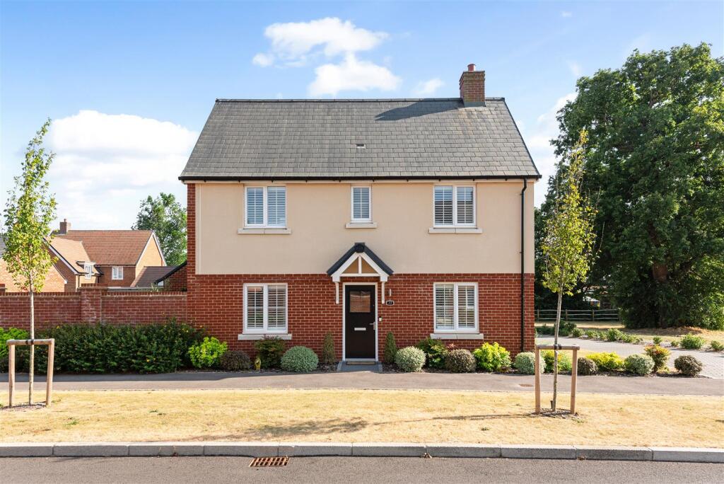 3-bed detached on Dowling Way, Walberton, £450,000