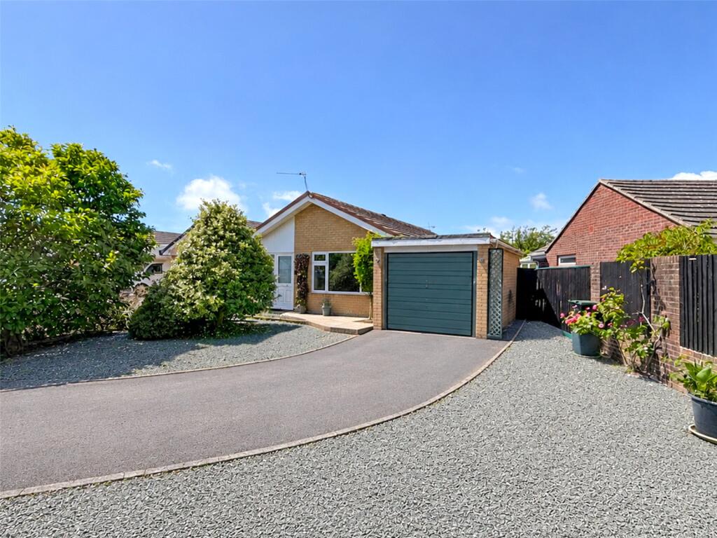 2-bed house on Cunningham Close, Mudeford, Christchurch, Dorset, BH23, £425,000