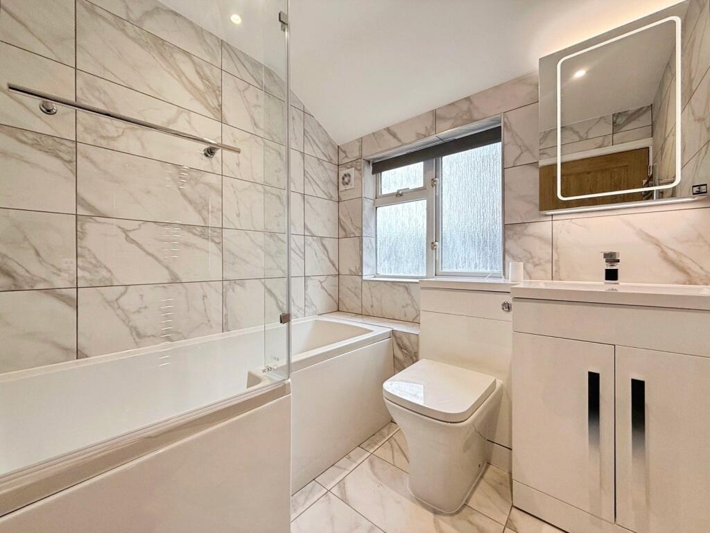 Apartment in Milton Keynes - View 3