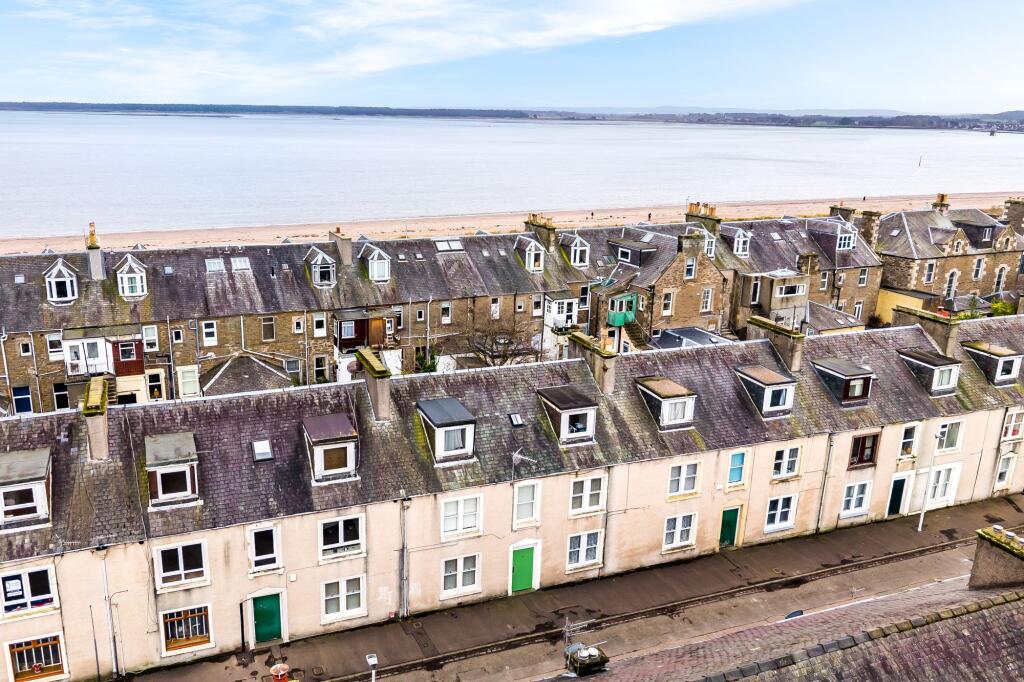 Main image of property: 64A Castle Street, Broughty Ferry, Dundee, DD5 2EJ