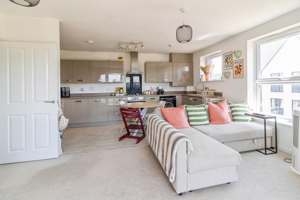 Apartment in Milton Keynes, Wavendon - View 4