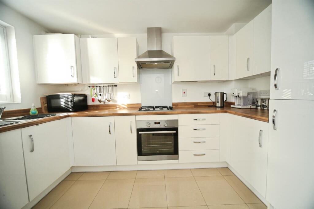 House in Luton - View 4