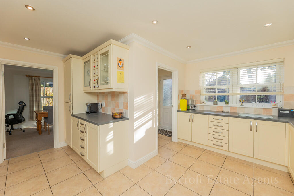 Lyndhurst Close, Gorleston, Great Yarmouth photo 4