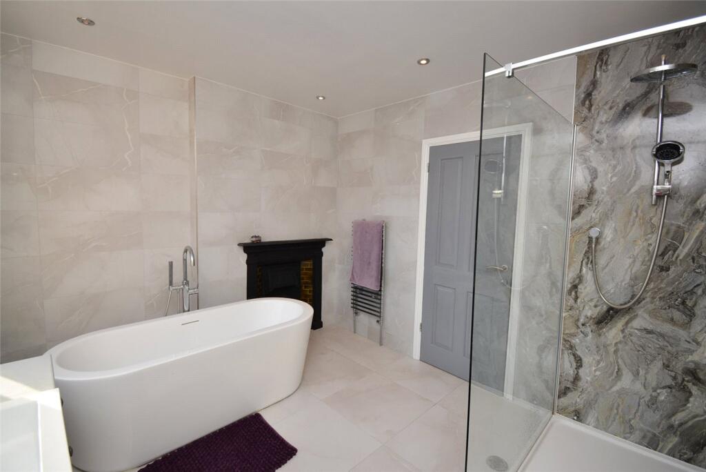 House in Wirral, Liverpool City Region - View 3
