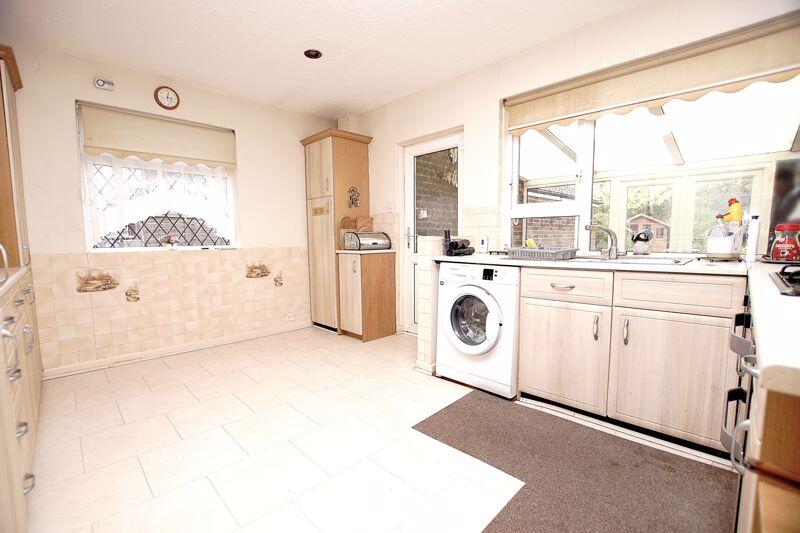 York Crescent, Lee-On-The-Solent, PO13 photo 4