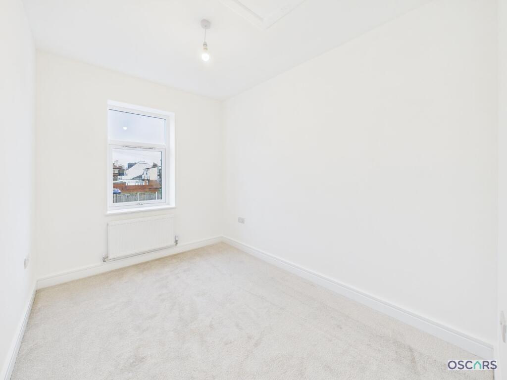 House in Hull - View 5