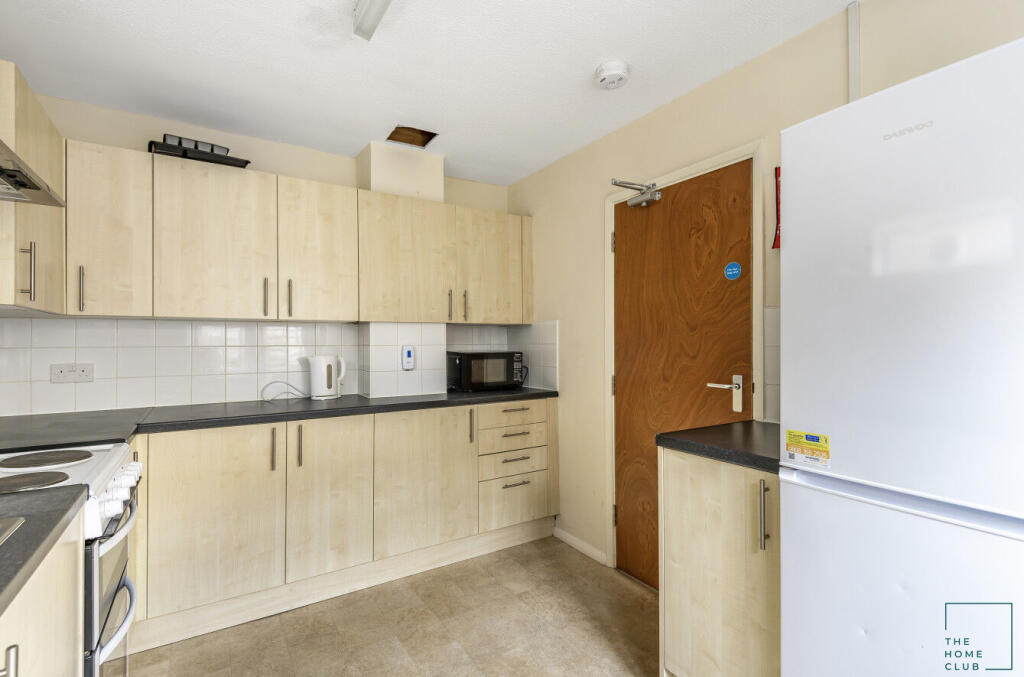 Lynwood, Guildford, GU2 - View 6