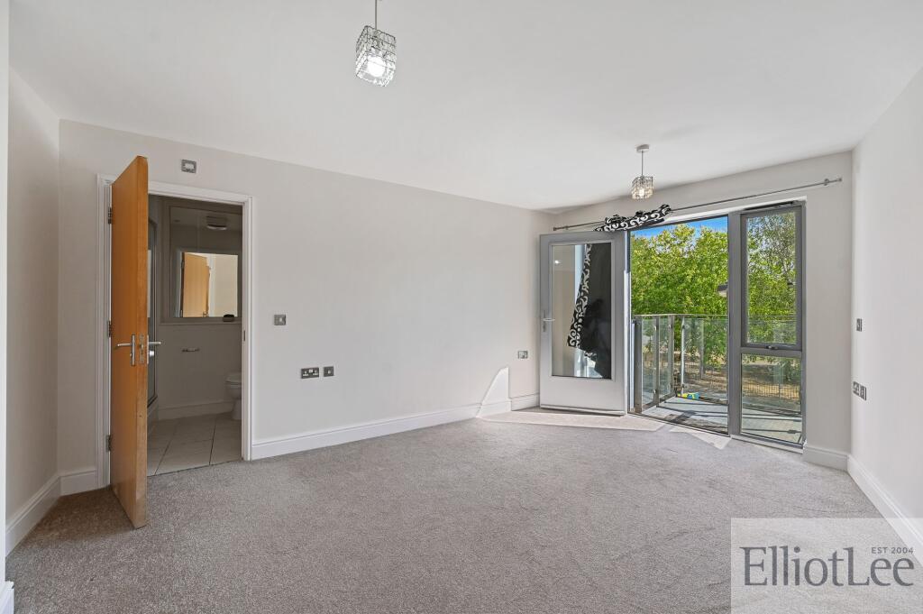 Apartment in Harrow - More