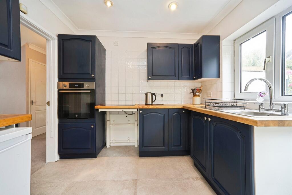 House in Bradford, Bingley - More