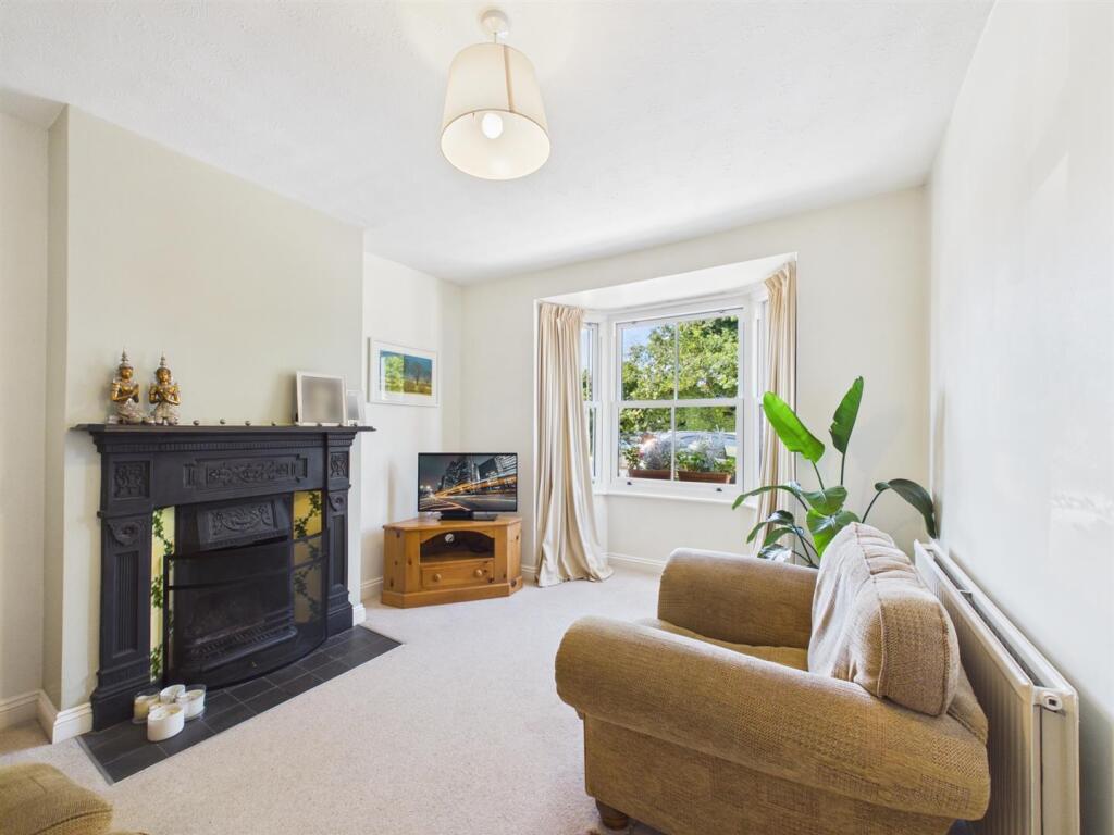 House in Aylesbury, Elmhurst - View 2