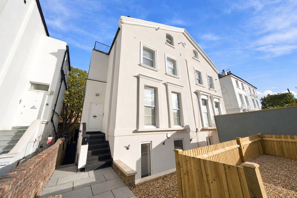 Apartment in London - View 2