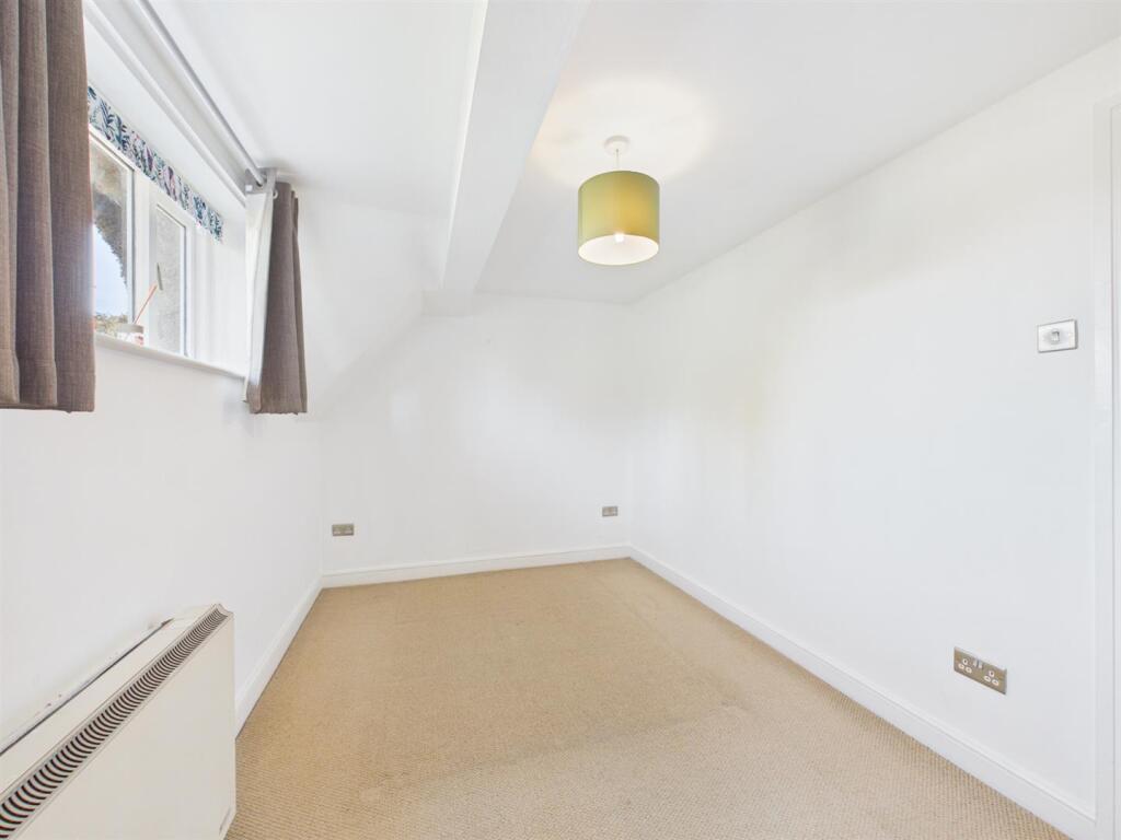 House in Welford - More