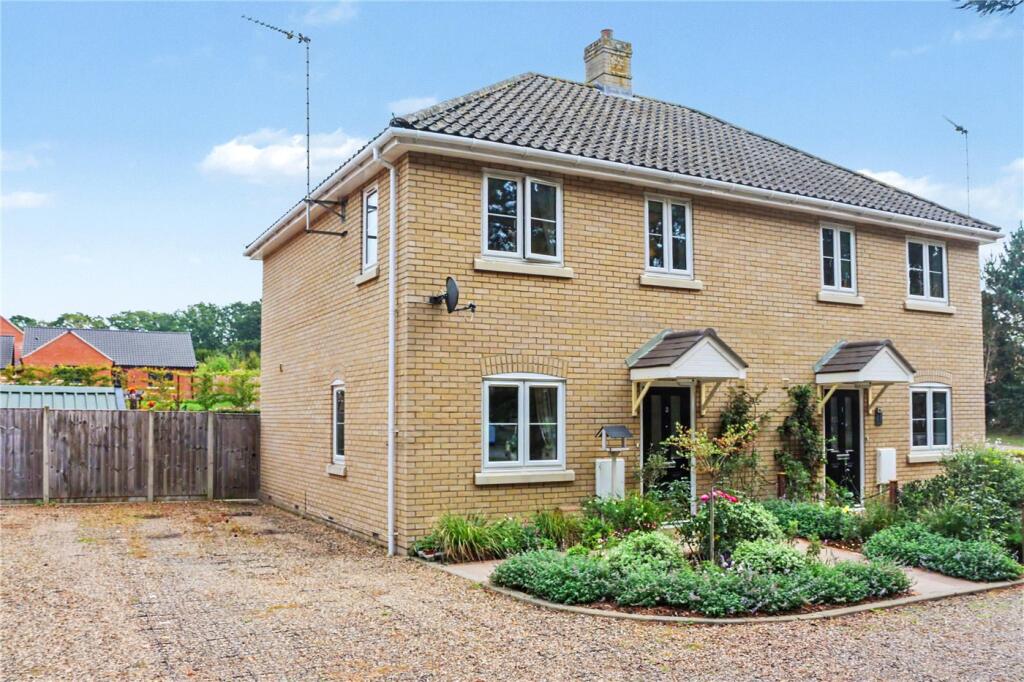 3-bed semi-detached on Pine Tree Close, Holton, Halesworth, IP19, £300,000