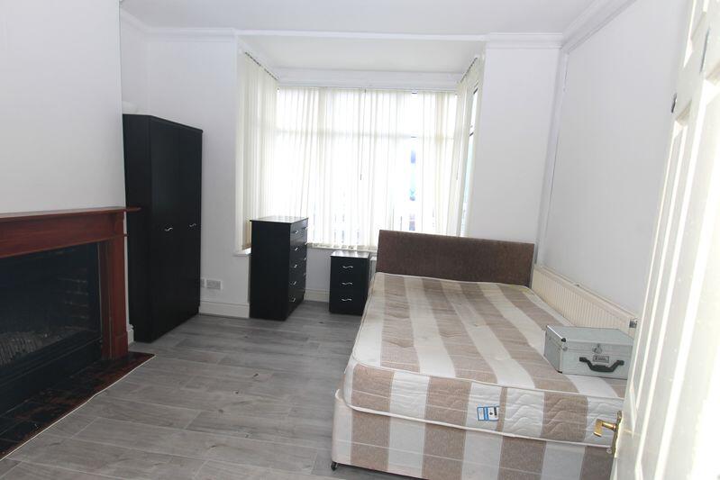 Main image of property: BILLS INCLUDED Double furnished room - Harlestone Road
