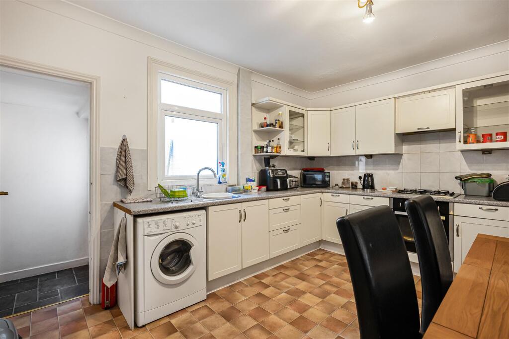 Gosbrook Road, Caversham, Reading photo 4