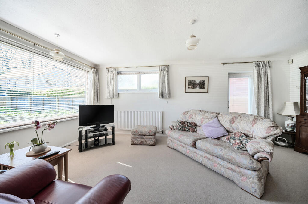 House in Rushmoor, Farnborough Park, Farnborough - View 2